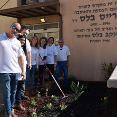 חוגגים חנוכה עם המחלקה הגריאטרית-שיקומית בבית החולים פורייה.