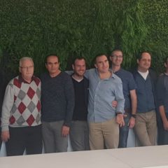 מרימים כוסית לכבוד פתיחתו של חלל העבודה המשותף במרכז לחדשנות